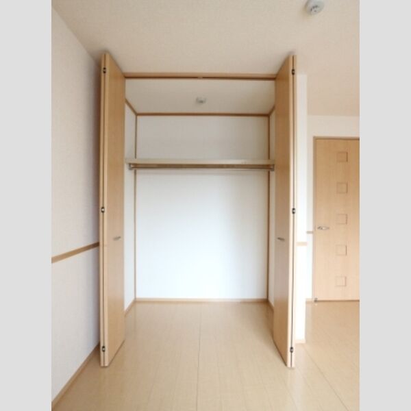 ル・シエル、ラ・メール、ル・ソレイユ　　　ル・シエル 北側洋室　クローゼット