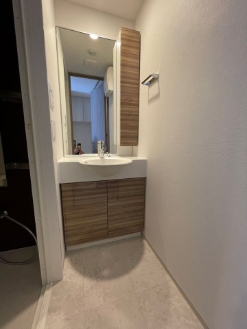 ガーラ・ステーション川崎久地5階 独立洗面台です