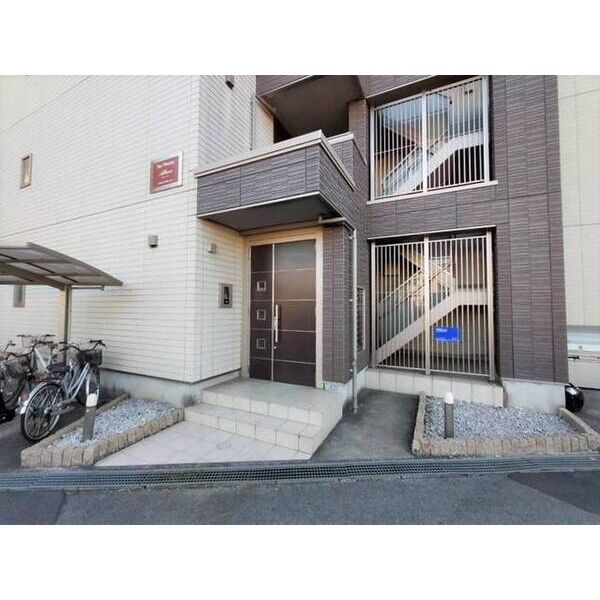 アリュール0106号室 エントランス