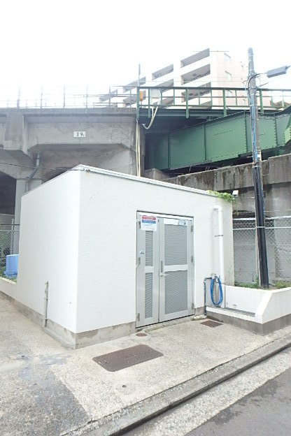 スカイコート横浜平沼8階 敷地内ゴミ置場