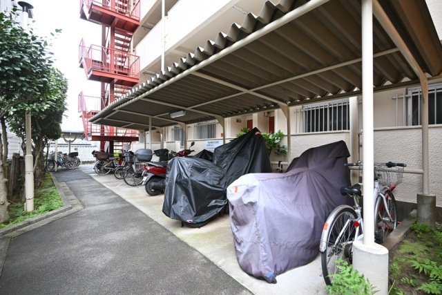 西落合ローヤルコーポ2階 駐輪場