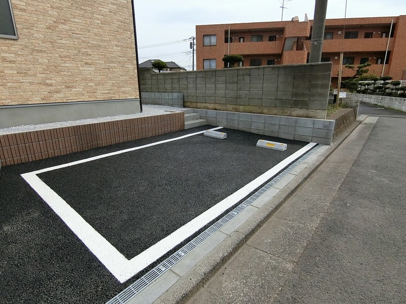 リブリ・WINROSE1階 駐車場