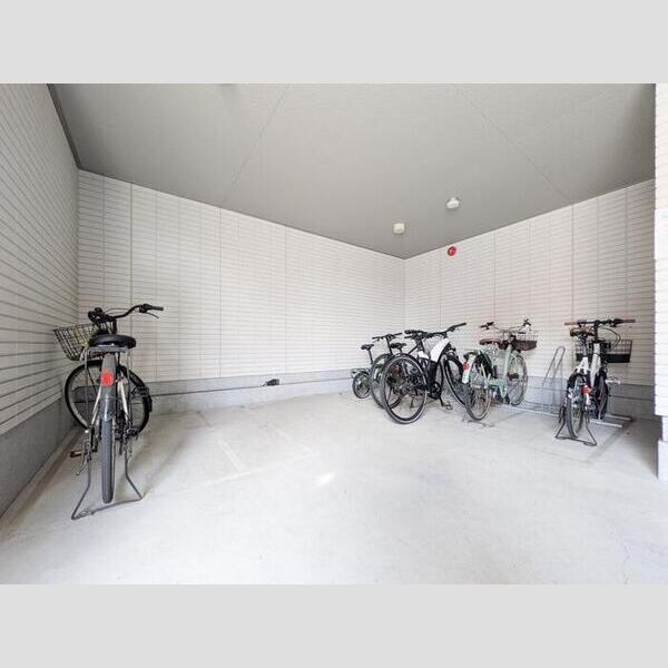 Laffinage105号室 駐輪場