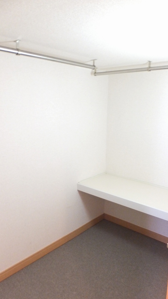 レオパレスアウロラ ハイベット下収納