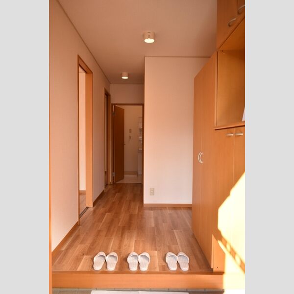 コアロード101号室 玄関