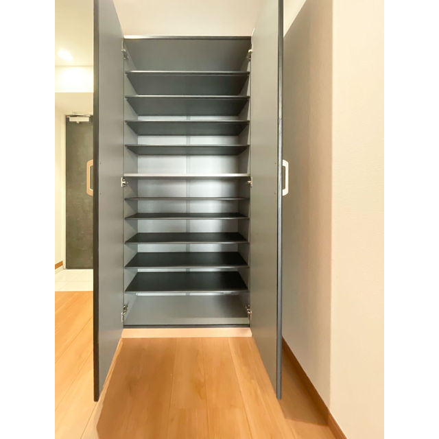 アーバハイツ六町環七北通り0503号室 靴箱