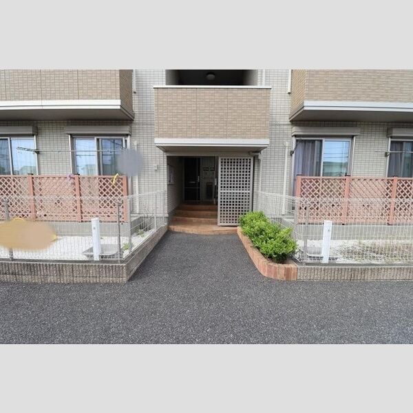 ウィステリア　B エントランス