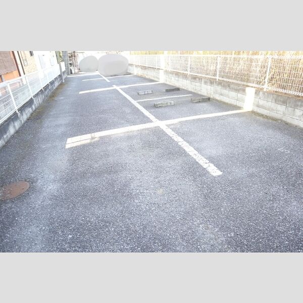 セジュールエメロード 駐車場