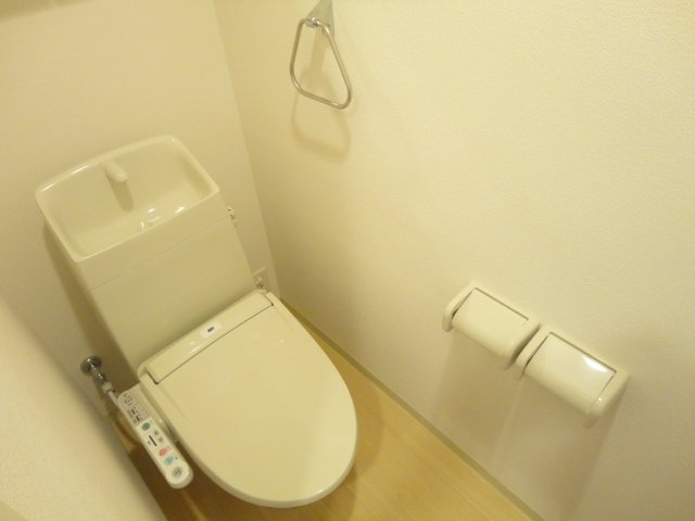 Ｂｌａｎｃ・Ｌｅｙｓｉｎ（ブラン・レザン） シャワー付トイレ