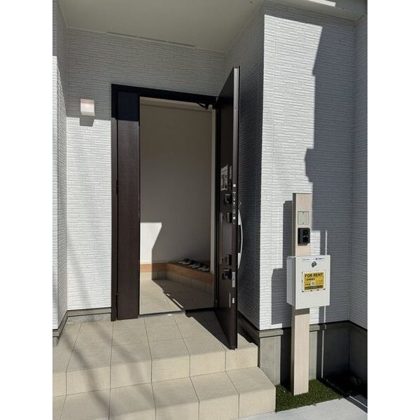 Sumai-to国立市泉04 玄関