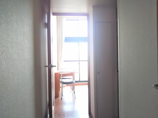 レオパレスホークヒルズⅡ 玄関