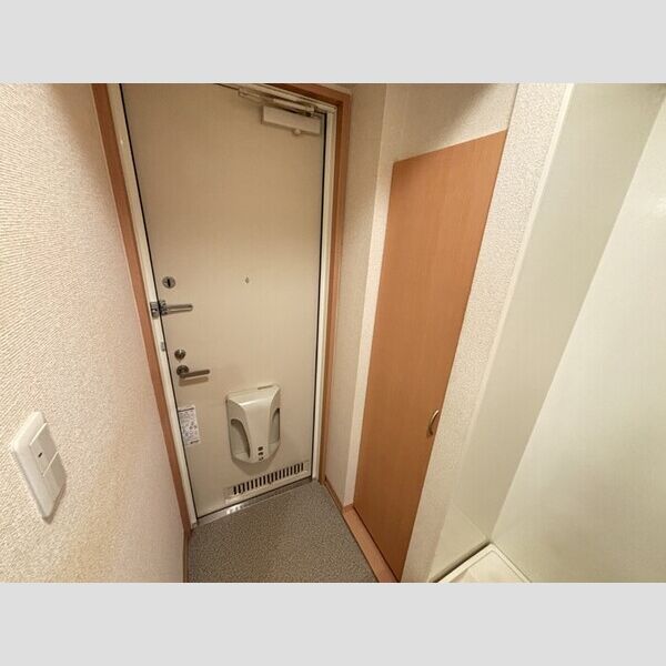 クレスト西戸部205号室 玄関