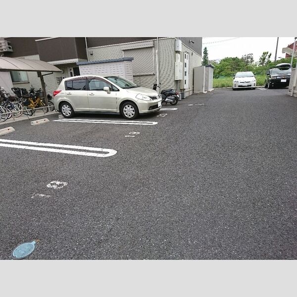 ピラタス　Ⅹ 駐車場