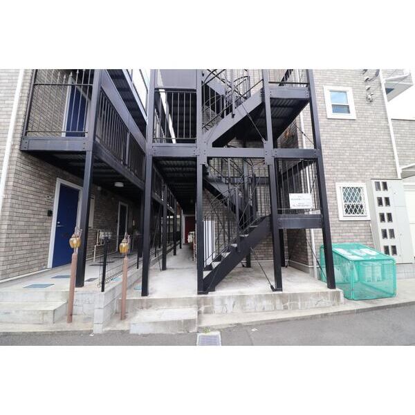 ルミエール常盤台B棟301号室 エントランス