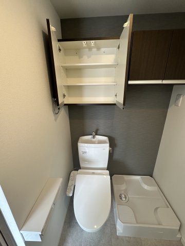 ベル エスペース 温水洗浄便座付き＆便利な収納付きです♪