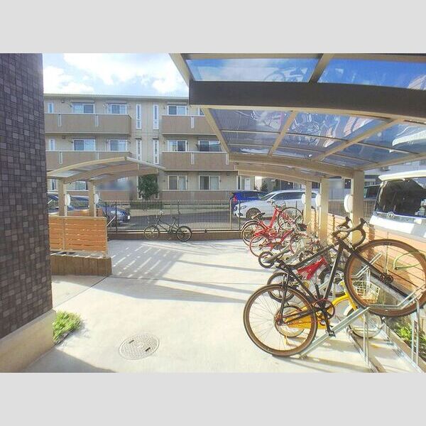 M's おおたか206号室 駐輪場