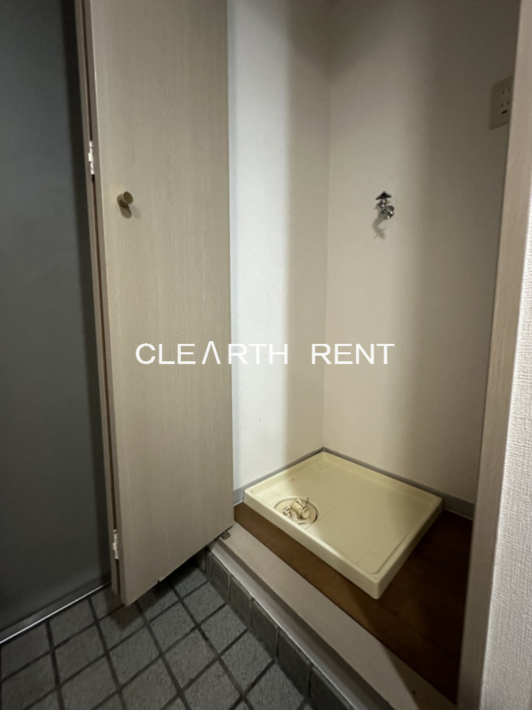 菱和パレス三軒茶屋1階 扉で隠せる室内洗濯機置場