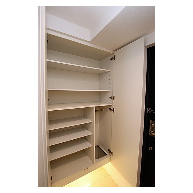 ドゥーエ日本橋浜町 下駄箱