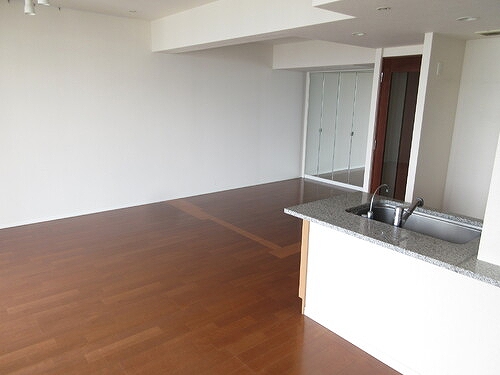 みなとみらいミッドスクエア　ザ・タワーレジデンス29階 リビングダイニング　※2023年10月撮影