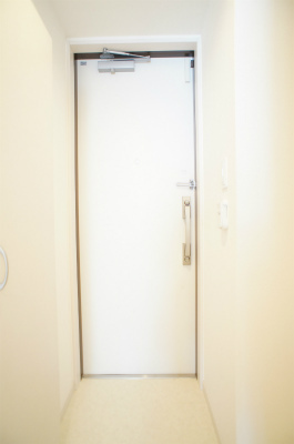 リブリ・シャルム2階 玄関