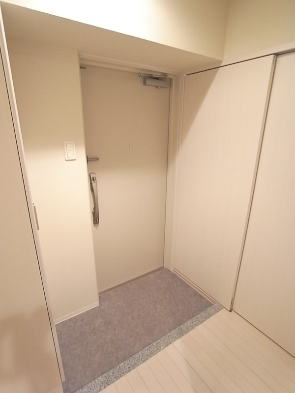 レジデンス・ラフィネ3階 玄関