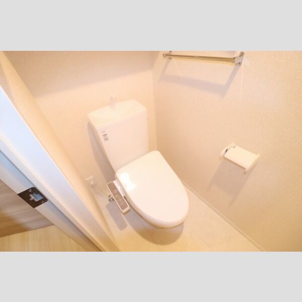 アベニール112号室 トイレ　温水洗浄暖房便座