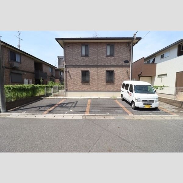 エミール・オガワ　A・B棟 駐車場