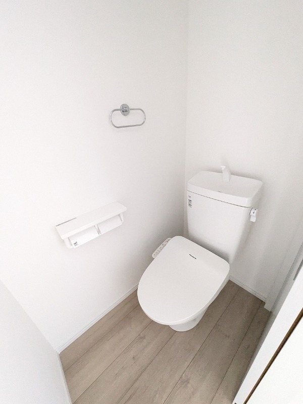 アリスワン南三咲(E-222)1階 トイレ