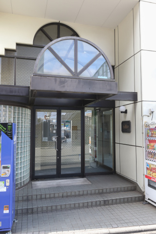 スカイコート生麦 エントランス