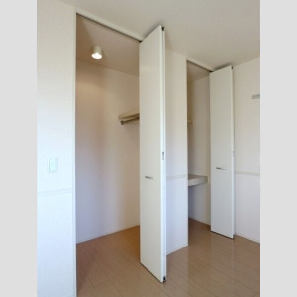 プラシデス　A棟103号室 北側洋室　収納