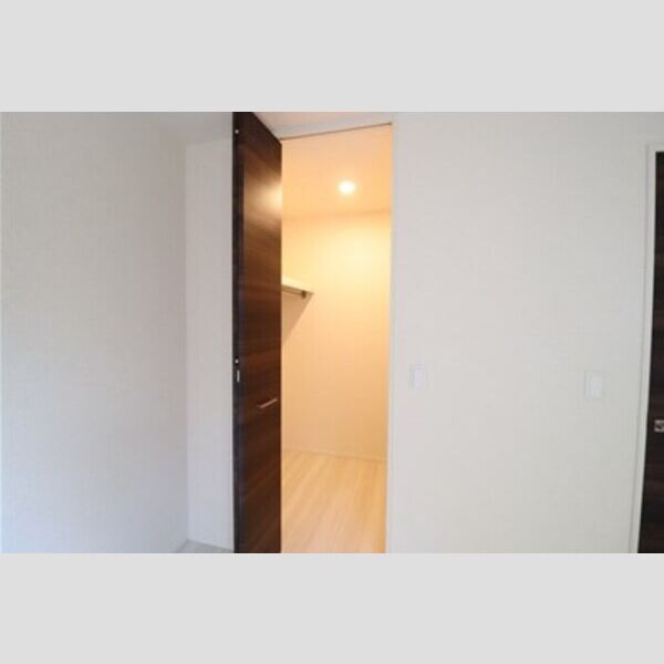 フォレヴィラージュ　A102号室 ウォークインクローゼット