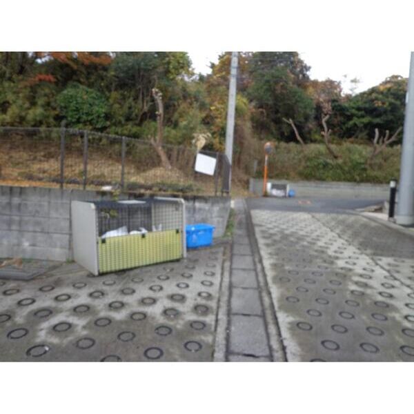 モンテベルナ上麻生C号室 エントランス