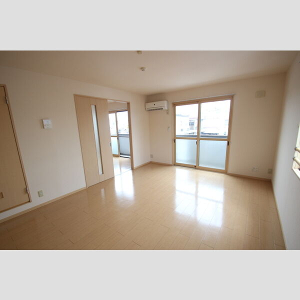 ロイヤルヒル East 11帖のエアコン付きLDK