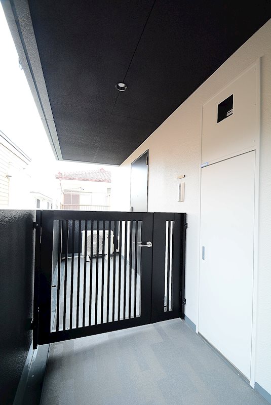 ステージファースト平和台1階 ※ポーチ内は共用部の為、私物等を置くことはできません。