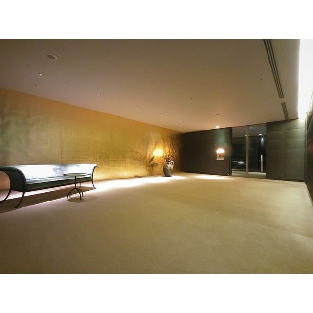 南青山テラス常盤松フォレストC棟 美意識が息づいたエントランスロビー