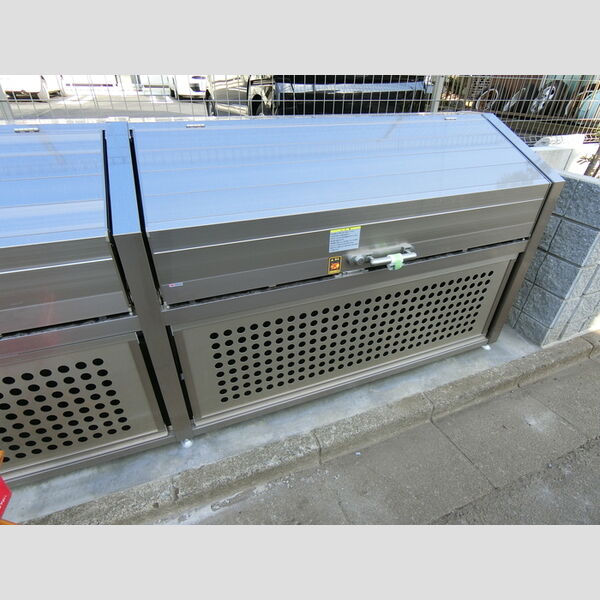 リヴェール湘南 ゴミストッカー