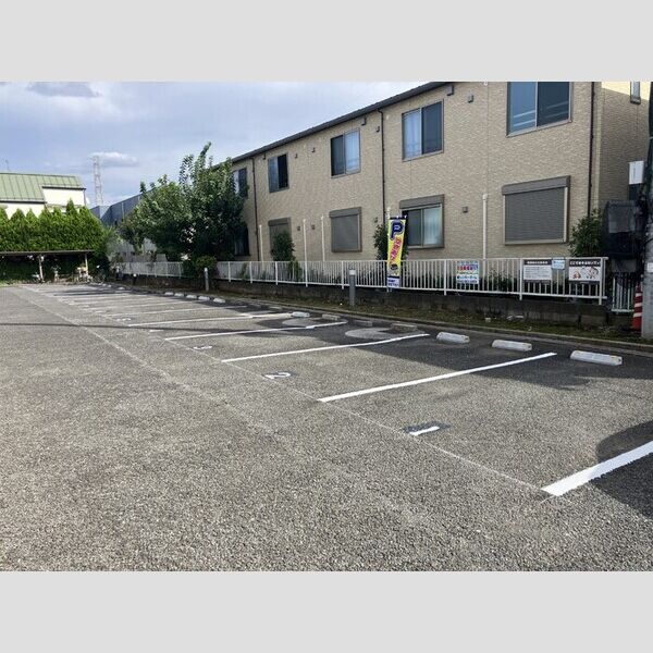 グランドールミツトヨ 駐車場