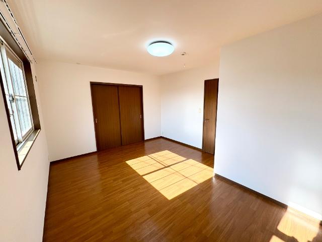 ヴィラ・ドレッセ 洋室