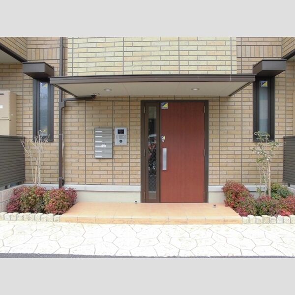 ロイヤルティアラⅡ・Ⅲ エントランス