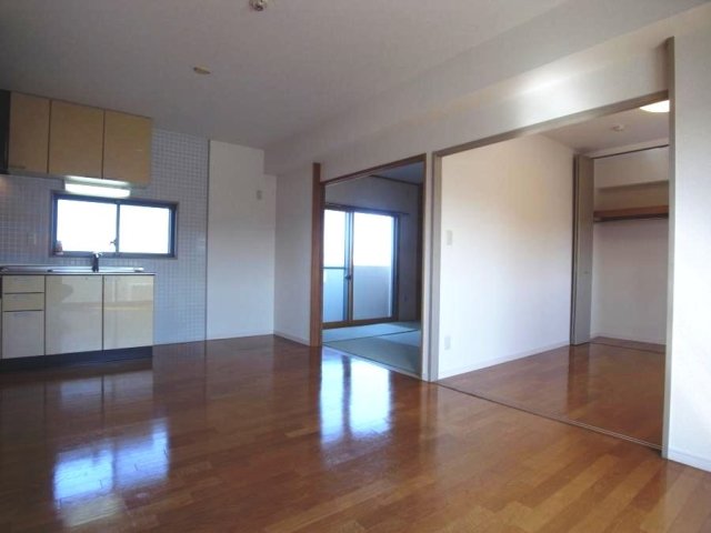 サニーヴェイル弘明寺 リビング