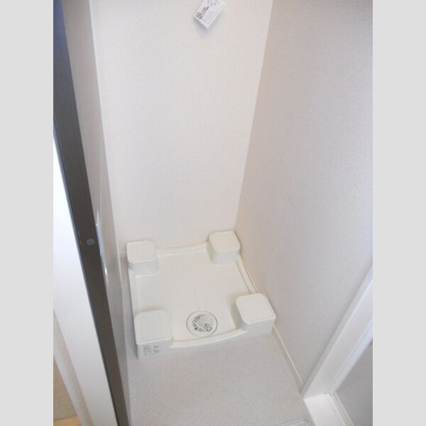 サウスフィールド101号室 洗濯機置き場