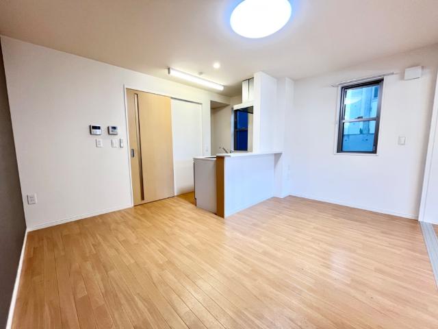 グレーシア・マーレ　金沢八景201号室 リビング