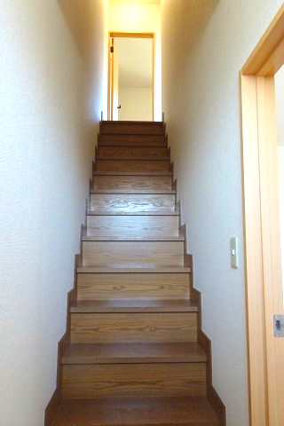 ルミエール・アイユーＡ棟A-2号室 階段　※現況優先