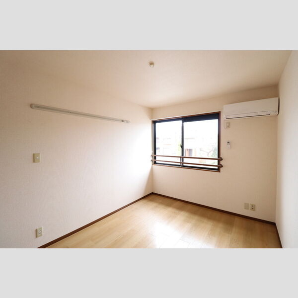 ロイヤルクレッセント西登戸203号室 洋室