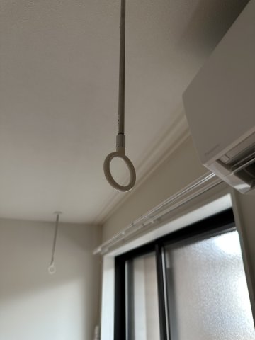 ベイルーム厚木幸町203号室 室内物干しで雨の日も干せます！浴室には浴室乾燥機も付いてます♪