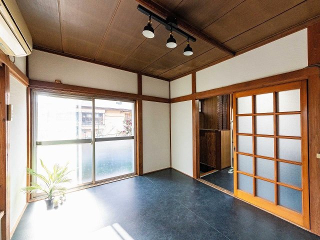 庭付き戸建て馬橋ハウス 南東向き・採光＆通風の良いリビング！縁側付き♪