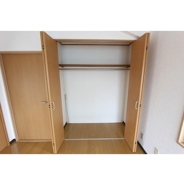 ヴィレッジ高浜台302号室 北東洋室