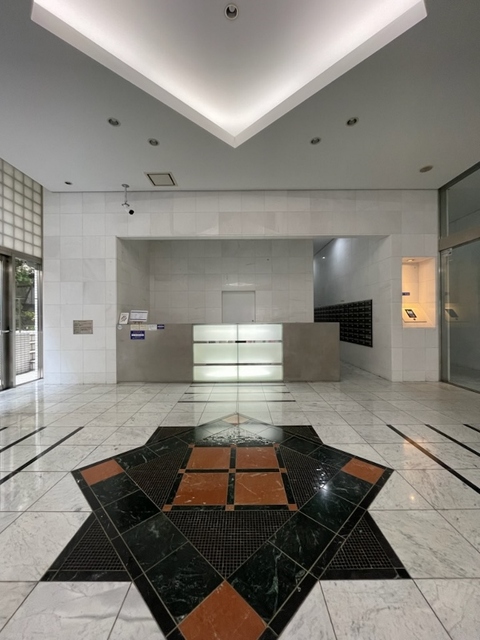 グランド・ガーラ代田橋7階 毎日通るエントランスはこのようになっています