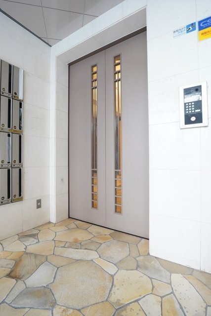 プラトー神宮前1階 エントランス