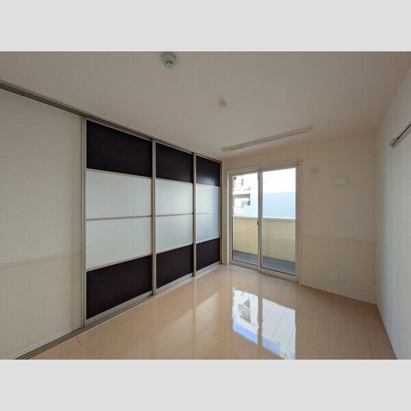 ロイヤルローズ207号室 洋室6帖